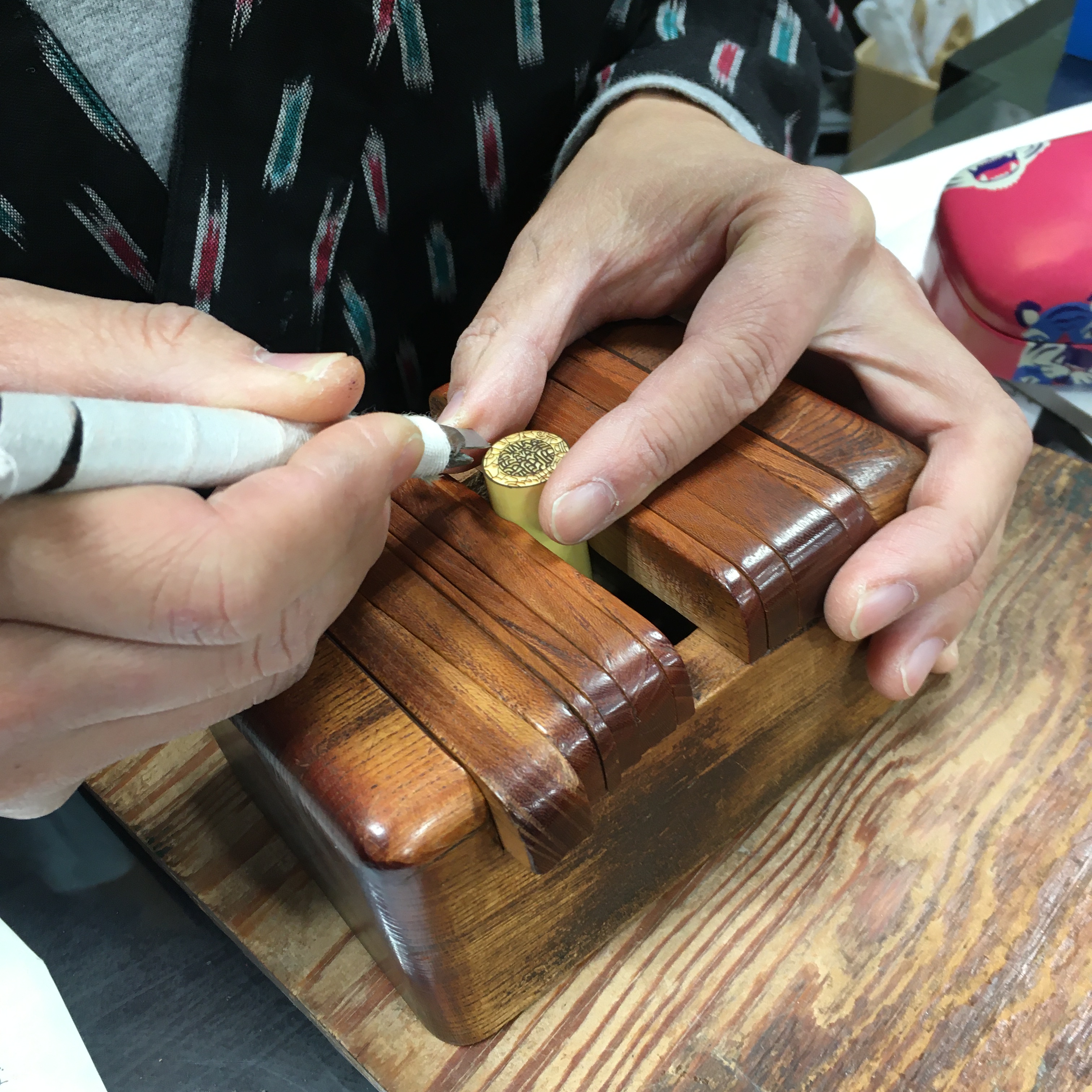 明治神宮近く 裏原宿 の手彫りはんこ屋さん 渋谷荒見ハンコ店 シルクblog